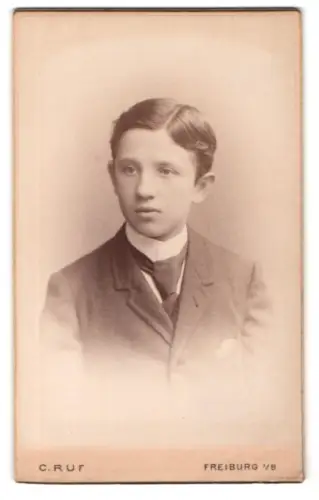 Fotografie C. Ruf, Freiburg, Kaiserstrasse 5, Porträt eines Jungen