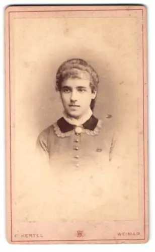 Fotografie F. Hertel, Weimar, Schützengasse 5, Porträt einer jungen Frau