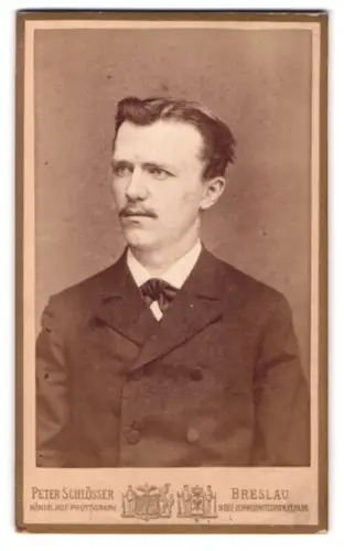 Fotografie Peter Schlösser, Breslau, Neue Schweidnitzerstrasse, Porträt eines Mannes im Anzug