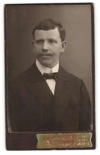 Fotografie Hans Kolle, Nürnberg, Porträt eines Herren mit Schnurrbart