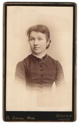 Fotografie A. Jonas, Berlin, Linkstrasse 39, Porträt einer jungen Frau