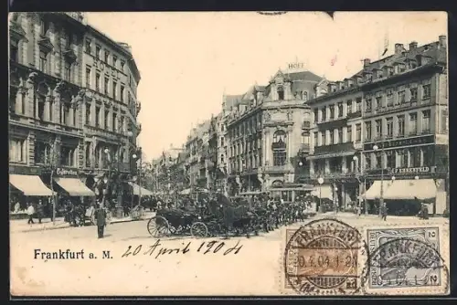 AK Frankfurt a. M., Strassenszene mit Geschäften, Pferdekutschen, Panorama