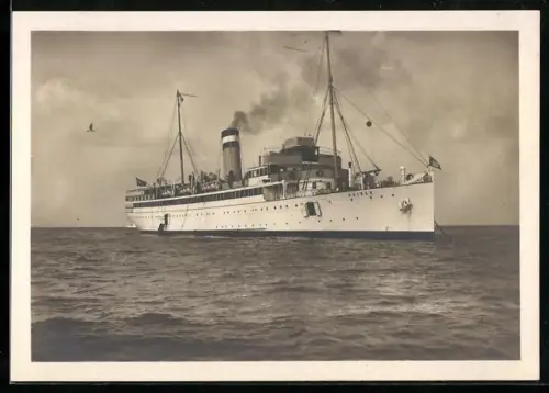 AK Turbinen-Schnelldampfer Kaiser vor Anker, Hapag-Seebäderdienst GmbH, Passagierschiff