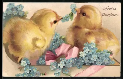 AK Osterküken sitzen zwischen Vergissmeinnicht in einem Korb