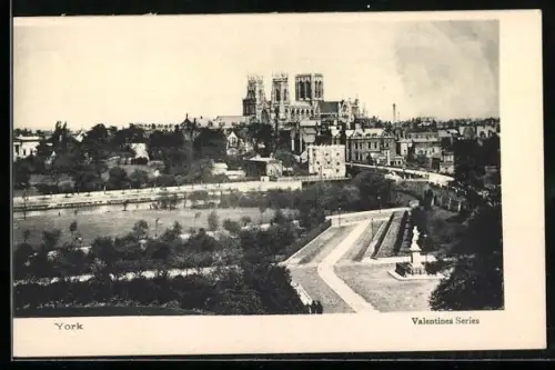 AK York, Panorama with church