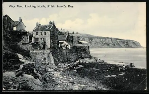 AK Robin Hood`s Bay, Way Foot, looking north