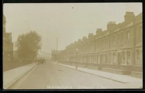 AK London, Waynflete Street