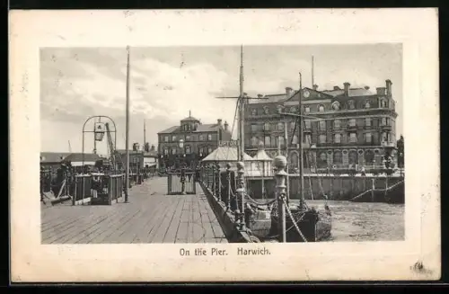 AK Harwich, Pier & River Steamboat