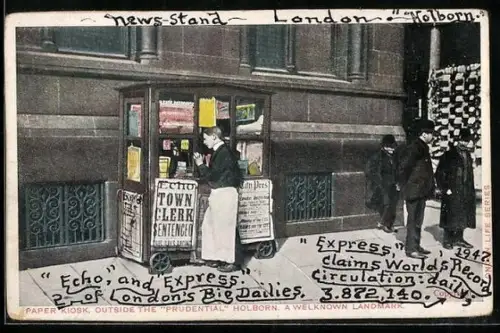 AK London, Paper Kiosk, outside the Prudential Holborn, Mann am Zeitungskiosk