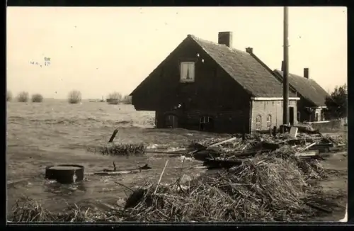 Foto-AK Heinenoord, Überschwemmte Häuser während eines Hochwassers