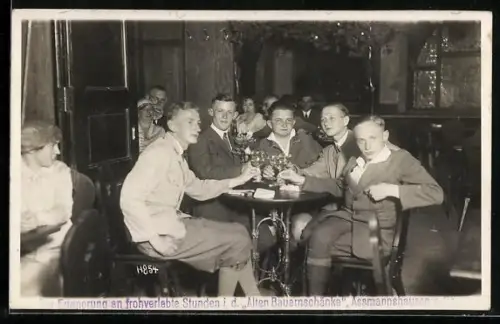 Foto-AK Assmannshausen, Alte Bauernschenke, Innenansicht mit Besuchern