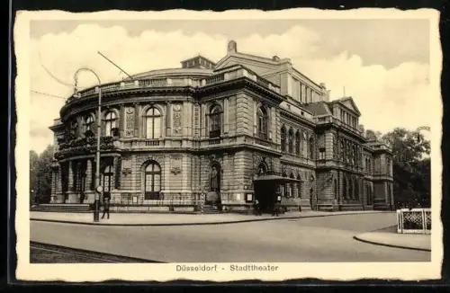 AK Düsseldorf, Stadttheater mit Strassenpartie