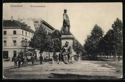 AK Düsseldorf, Bismarckdenkmal mit Strassenbahn