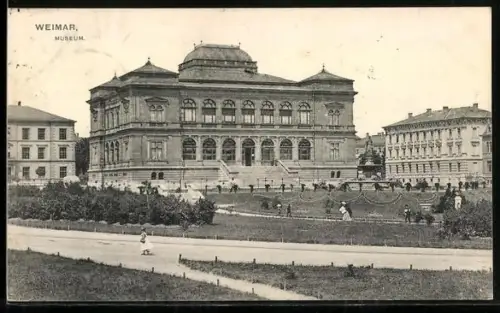 AK Weimar, Museum mit Brunnen