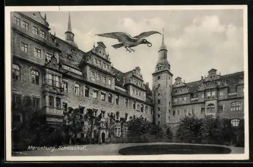 AK Merseburg, Schlosshof mit Vogel