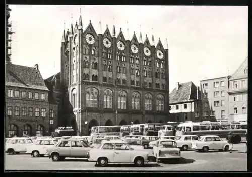 AK Stralsund, Autos vor dem Rathaus