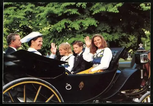 AK Die schwedische Königsfamilie in einer Kutsche