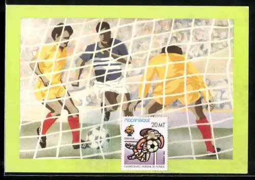 AK Drei Fussballspieler durchs Netz gesehen