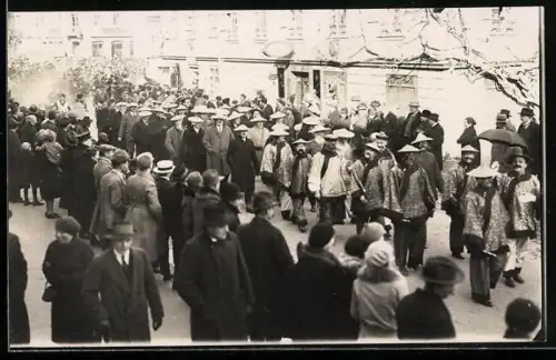 Foto-AK Schramberg, Fasnet Umzug mit Zuschauern