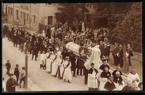 Foto-AK Wertheim, Umzugsprozession in einer Strasse