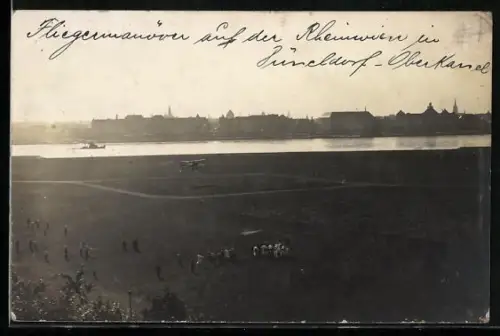 Foto-AK Düsseldorf /Obercassel, Flugmanöver auf den Rheinwiesen 1916