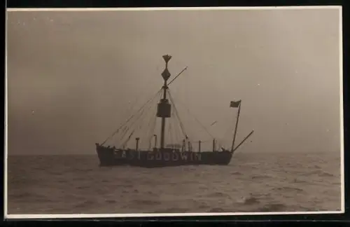 Foto-AK Britisches Feuerschiff East Goodwin auf seiner Position vor der englischen Küste