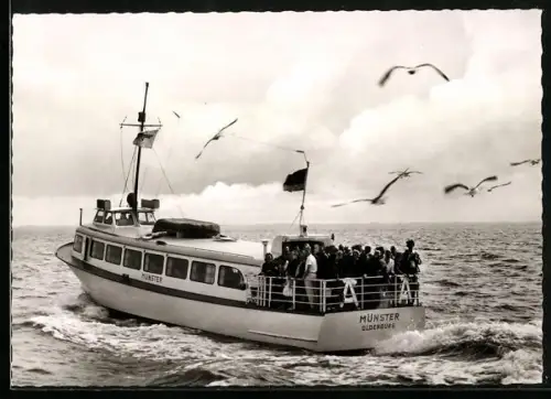AK Wangerooge, MS Münster mit Passagieren auf dem Achterdeck, Passagierschiff