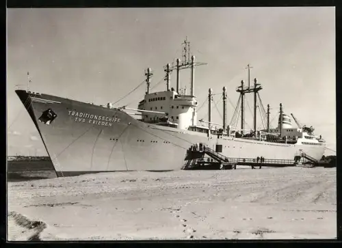 AK Rostock-Schmarl, Traditionsschiff Typ Frieden, Handelsschiff