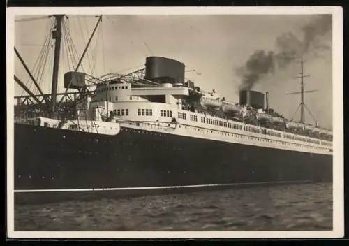 AK Turbinen-Schnelldampfer Europa im Hafen, Passagierschiff