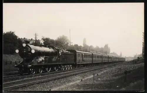 Foto-AK Britische Lokomotive Nr. 470 der LSMR mit Personenzug in Fahrt, englische Eisenbahn
