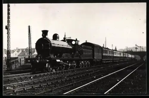 AK Britische Lokomotive Nr. 14580 mit Personenzug auf der Fahrt von Perth nach Inverness, englische Eisenbahn