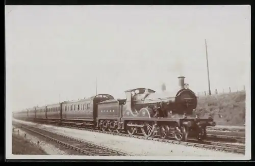 AK Britische Lokomotive der SE & CR mit Personenwaggons, englische Eisenbahn