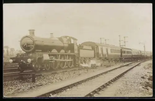AK Britische Lokomotive Nr. 2902 mit Personenzug nahe Acton, Baujahr 1906, englische Eisenbahn