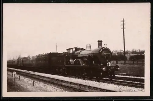 AK Britische Lokomotive Nr. 67 mit Personenzug in Fahrt, englische Eisenbahn