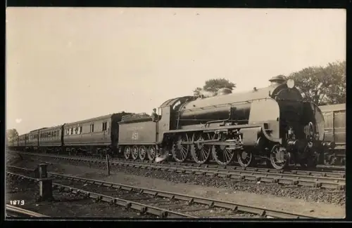AK Britische Lokomotive Nr. 451 der Southern Railway mit Windleitblechen nahe Salisbury, englische Eisenbahn