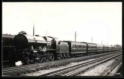 AK Britische Lokomotive Nr. 6143 der LMS mit Personenzug in Fahrt, englische Eisenbahn