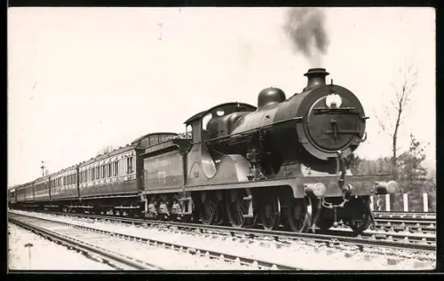 AK Britische Lokomotive Nr. 779 der Southern Railway mit Personenzug in Fahrt, englische Eisenbahn
