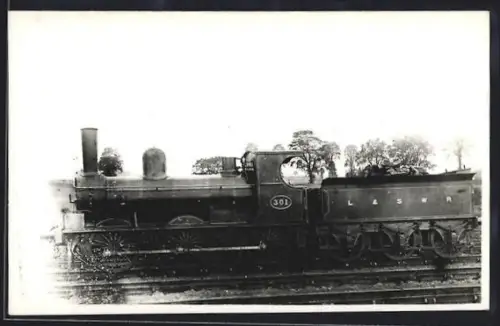 AK Britische Lokomotive Nr. 301 der L & SWR in Seitenansicht, englische Eisenbahn