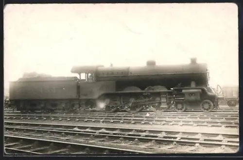 AK Britische Lokomotive Nr. 10454 mit Kohlentender in Seitenansicht, englische Eisenbahn