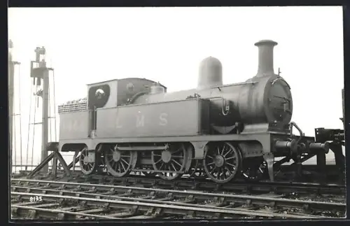 AK Britische Lokomotive Nr. 1454 der LMS neben einem Streckensignal, englische Eisenbahn