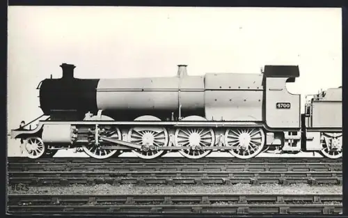 AK Britische Lokomotive Nr. 4700 mit Tender in Seitenansicht, englische Eisenbahn