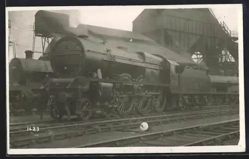 AK Britische Lokomotive Nr. 6106 der LMS in einem Bahndeport, englische Eisenbahn