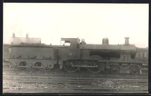 AK Britische Lokomotive Nr. 71 mit Tender in Seitenansicht, englische Eisenbahn