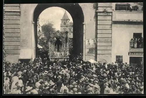 AK Sevilla, Semana Santa, La Macarena a su paso por el Arco