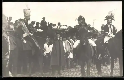 AK Gorinchem, Gorkum 1914, Soldaten zu Pferde in historischen Uniformen, Publikum