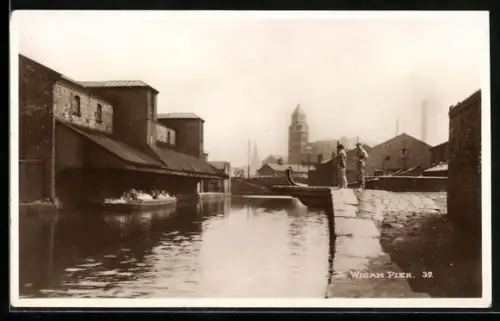 AK Wigan, At the Wigan Pier