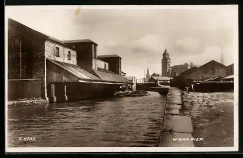 AK Wigan, The Pier