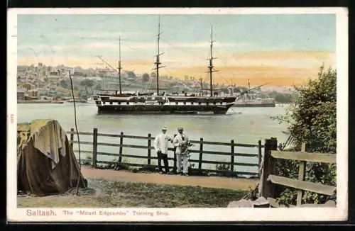 AK Saltash, Kriegsschiff Mount Edgcumbe Training Ship, Segelschiff liegt vor Hafenstadt vor Anker