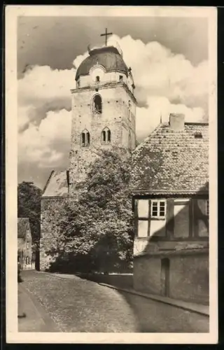 AK Brandenburg /Havel, St. Gotthardt-Kirche mit Strasse