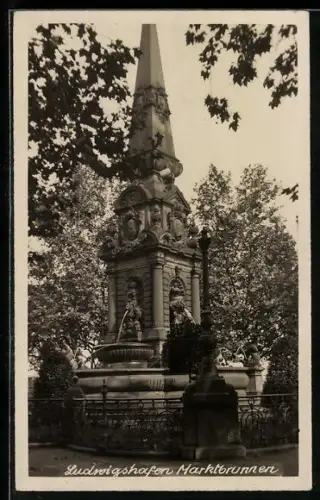 AK Ludwigshafen /Rhein, Partie am Marktbrunnen